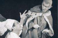 Praha- Břevnov, Občanská beseda, Princezna Pampeliška, na snímku vpravo Vladimír Hájek, 1948