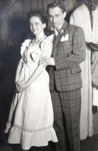 Praha-Malá Strana, Malostranská beseda, Jedenácté přikázání, Jitka (Otka) Rubnerová, provd. Srbová, v roli Františky, 1941