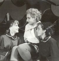 JH 1953, Hronov, MAJ, Tvrdohlavá žena