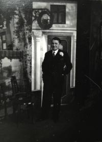 Pečky, Tyl, Dozněla píseň lásky, 1932