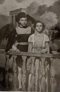 Bílá Třemešná, školní soubor, O slunečníku, měsíčníku a větrníku, 1958