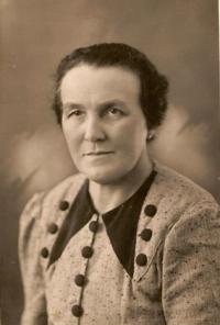 Marie Janusová(Kasanová) z Tatobit,  maminka J.Januse a teké herečka a zpěvačka