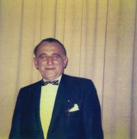 USA, New York, Krajanské divadlo, Josef Kout