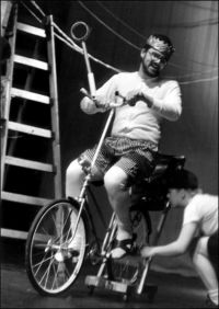 Svěrák: Koloběžka se zlatými ráfky