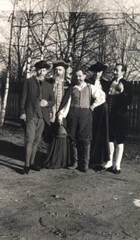 Sudoměřice u Bechyně, Osvětová beseda, Mistr ostrého meče, 1957