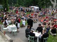 Praha-Staré Město, Příšerné děti, Velbloud mezi ploty, 2002