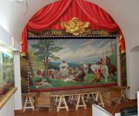 Miletín, Muzeum 0-15a, portál jeviště s oponou