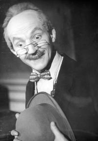 Praha-Kobylisy, Lidové divadlo, Svátek věřitelů, 1938