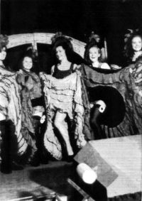 Družec, opereta Veselá vdova, scéna, 40. léta 20. století