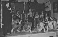 Lysá nad Labem, výstava DIVADLO JE PODIVUHODNÁ VĚC..., Filip a Kateřina, 1977, výstavní panel, 2018