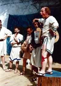 Rájec-Jestřebí, Divadelní spolek, Dívčí válka. Na prknech Veverská Bítýška 1998