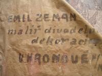 Nové Město nad Metují, muzeum, Faun a Múza, a.. Emil Zeman z Hronova, autograf na rubu opony