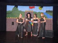 Olomouc, Tyátr, Dívčí válka, 2004