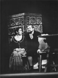 Hronov, Soubor Jiráskova divadla, Lucie Peterková, Emigrant, 2002