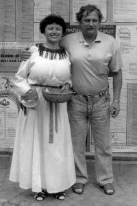 Karolinka, Honsy, Jak sa chodí do světa za štěstím, 1990