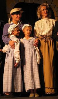 Toronto, Nové divadlo, Povídky malostranské, r. Jana Fabiánová, 2012