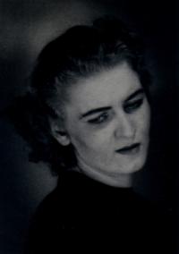 Praha, ČIN, Dagmar Neumannová v nezjištěné roli a hře (1), 40. léta 20. stol.