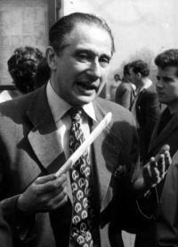 Erik Kolár diskutující.