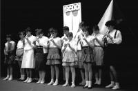 Divadelní přehlídka Želeč, Zahájení přehlídky – děti z Lidové školy umění, 1989