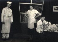 Oponešice, Ochotnické divadlo, Okénko