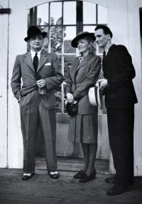 Praha-Kobylisy, Lidové divadlo, Můj pan syn, 1944