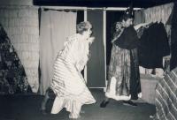 Chomutov, Čapek, Dívka, kterou prodali s hruškami, 1991