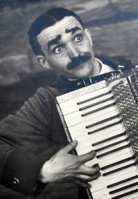 Praha-Kobylisy, Lidové divadlo, Bejvávalo, 1941