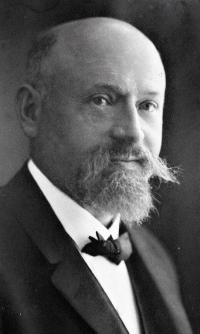 Výtvarník Josef Jelínek, 1912–1932 profesor na reálném gymnáziu v Nové Pace, tvůrce loutek, LD