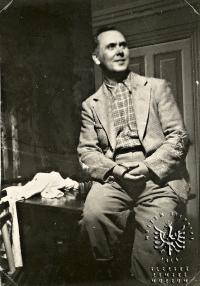 Malé Prosenice, Místní osvětová komise, z operety Veselí tři mušketýři, na snímku J. Brus, 1941