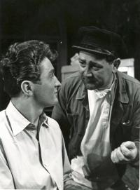 Hronov, MAJ, Když hledáme radost, 1958