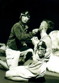 Plzeň, Zamračené děti, Lásky Apollinairovy a Prsy Tiresiovy, CP Wolkrův Prostějov 2002