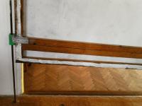 Kozlov, opona, systém spouštění