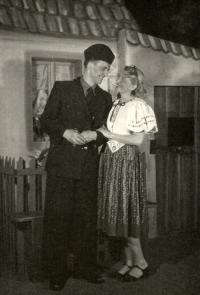 Praha-Kobylisy, Lidové divadlo, Děvčátko z kolonie, 1952