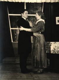 Oponešice, Ochotnické divadlo, Okénko