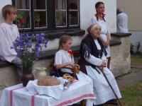 Ratibořice, Oživlé postavy z Babičky Boženy Němcové, babička s dětmi