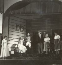 JH 1953, Hronov, MAJ, Tvrdohlavá žena