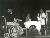 Praha-Vysočany, Gong, Osm žen