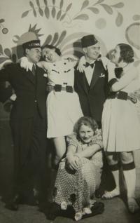 Všetuly, patrně Socialistická mládež, kabaret