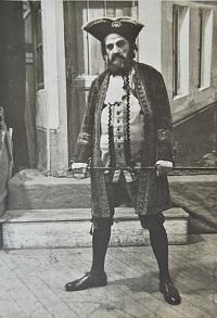 Brno, Svatoboj, Úsměvy a kordy, 1942