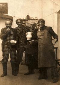 Praha-Kobylisy, Lidové divadlo, Ševci, 1945