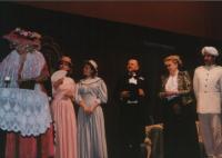 Uherčice, Bez kamen, Charleyova teta, 2000