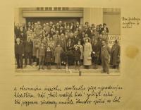 Olomouc, JDO Besedních na Jiráskově Hronově před divadlem,  1934