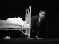 Německo, Halle, Divadlo Apron, Otci (An den Vater), 2005 