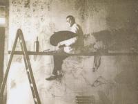 Jirny, akademický malíř Tesař maluje oponu, 1921
