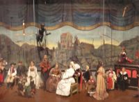 Opona LD Arnoštky Kopecké, před ní loutky