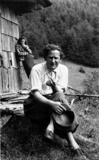 Cyril Kotyšan, akad. malíř, člen SDO v Braníku v 20-40. letech 20. století.