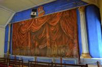 Žleby, zámecké divadlo, Pohled na jeviště se spuštěnou oponou