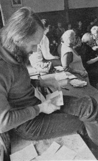 Tuchoměřice, (S) HLEDÁNÍ 1983