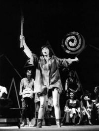 Z muzikálu autorské dvojice Pavel Dostál a Richard Pogoda Princ a chuďas, 1974